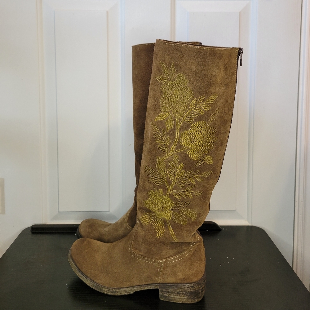 Beautiful Suade Floral Boots